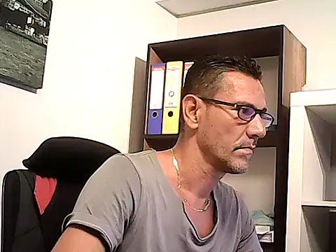 mastercharisma35 live cam on StripChat