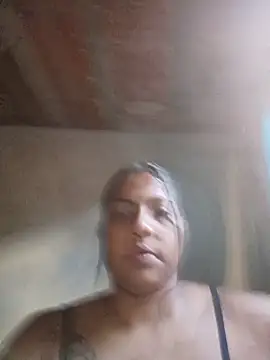 Giselabrunette25 webcam