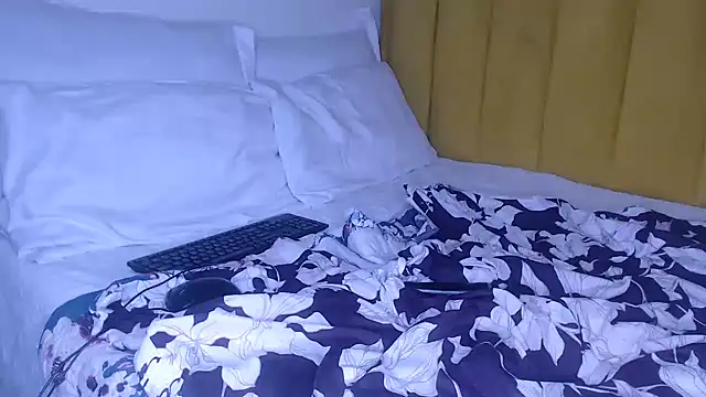 Bella_2025 webcam