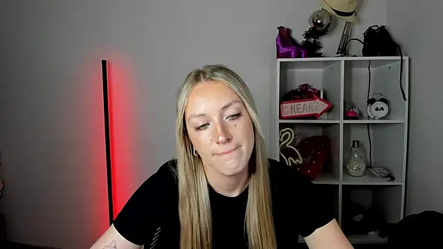 EvelynBlond webcam