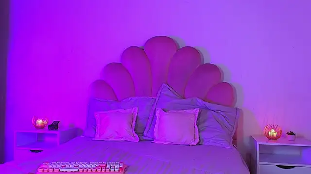 MiaColucci18 webcam