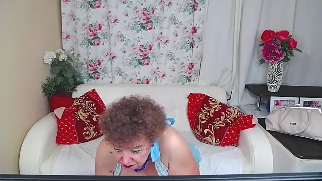 YourHotGranny webcam