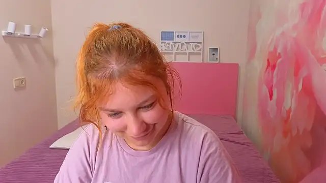 AngelinaLow webcam