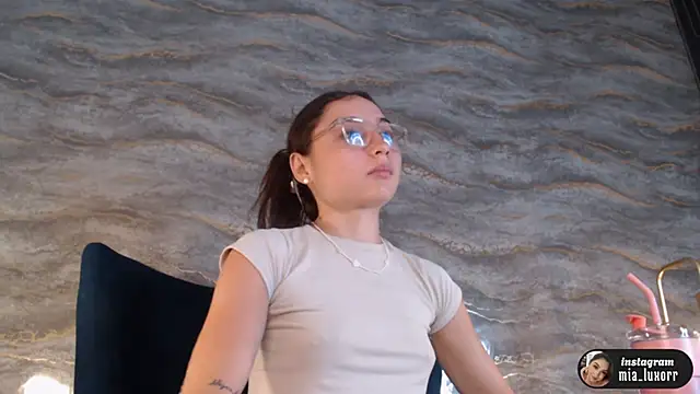 Mia_Luxor webcam