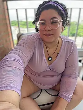 CurlyMilf_Vannexxxa webcam