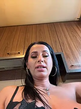 Hotmomcheckk_ webcam