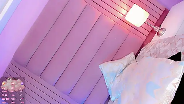 Camille_deluxe live cam on StripChat