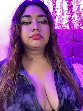 CurvyLolaX webcam