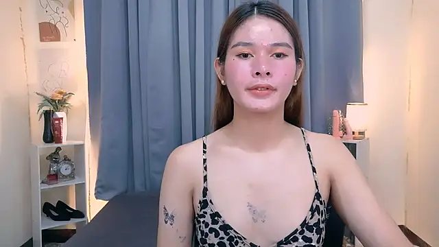 Mimi_Mckinley live cam on StripChat