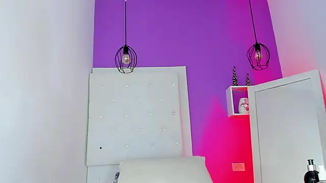 Skarleth69 live cam on StripChat