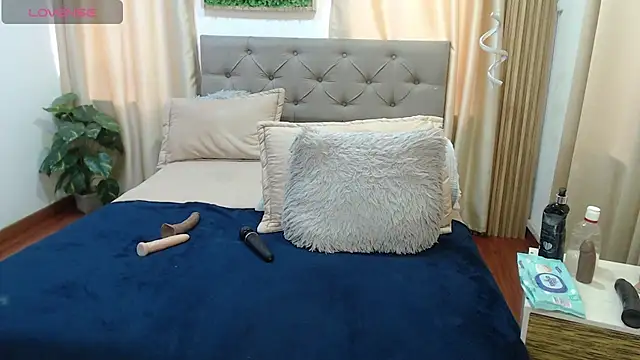 sasi_luna live cam on StripChat