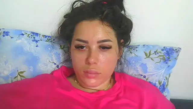 LovelyJulliette webcam