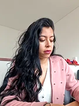 Luianna live cam on StripChat
