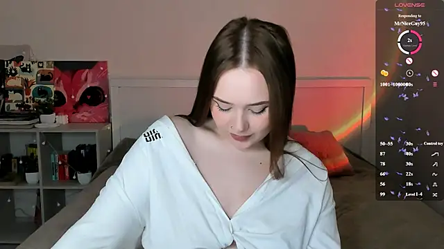 LittleKiitten live cam on StripChat