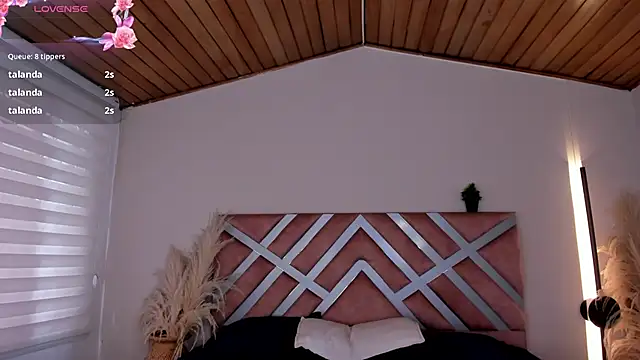 ella__olmos webcam