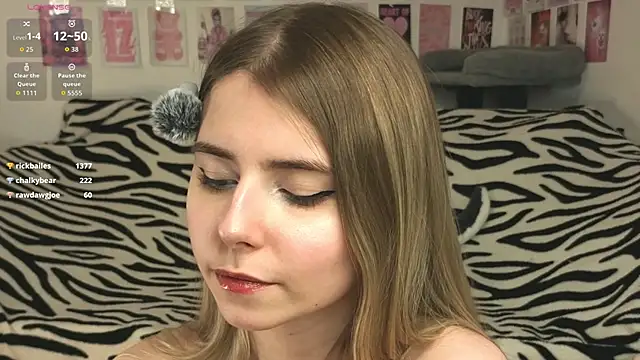 Honey_Lia live cam on StripChat