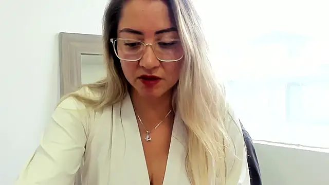 Camilaa_12 live cam on StripChat