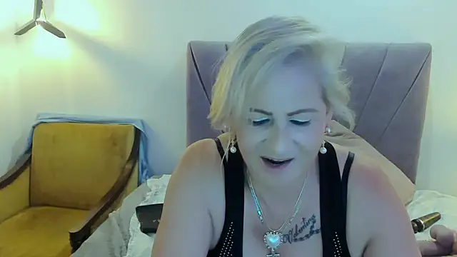 ScarletHoot_ webcam