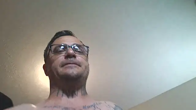 dadbod1178 live cam on StripChat