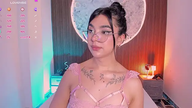 RoseCassie live cam on StripChat