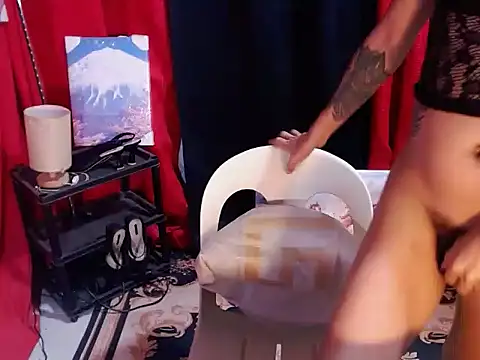 ExoticBigcockQueen webcam