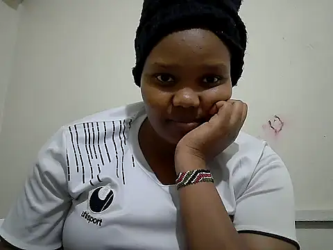 QueenAtynat webcam