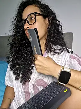VelvetCurls live cam on StripChat