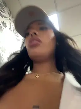 MystiqueXXX webcam