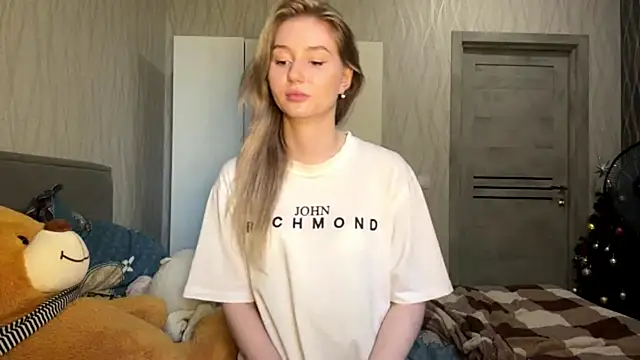 MoonlitCrystalia webcam