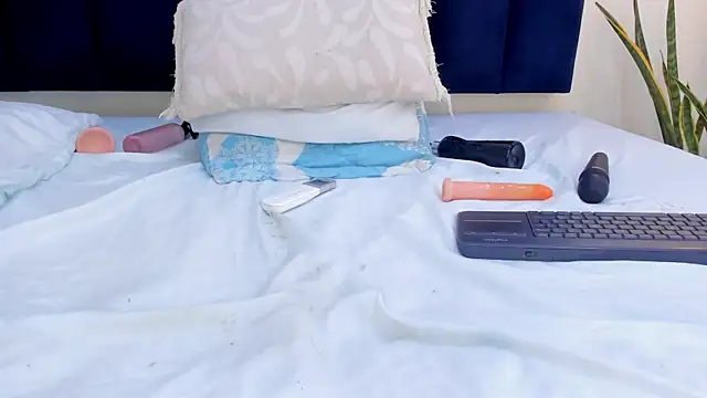 mayaevansmg webcam