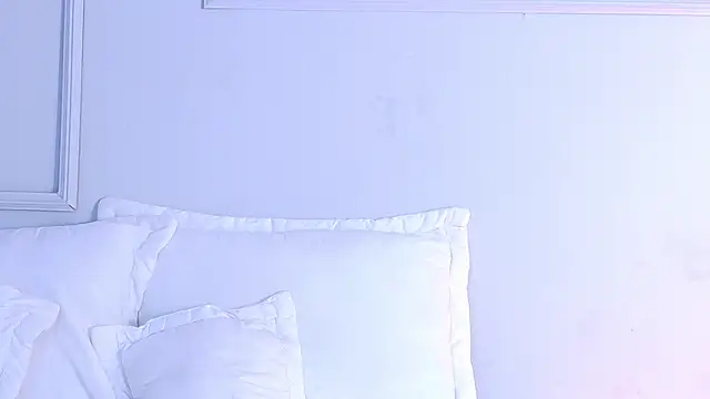 VioletBloomm webcam