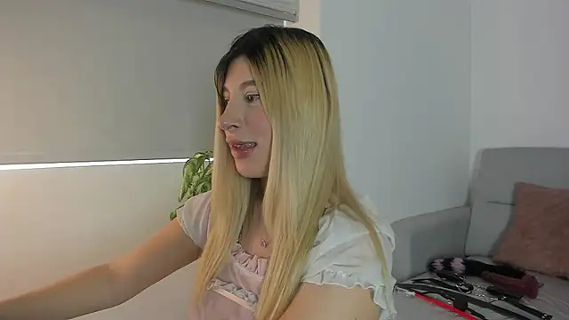 MindyDollSquirt webcam