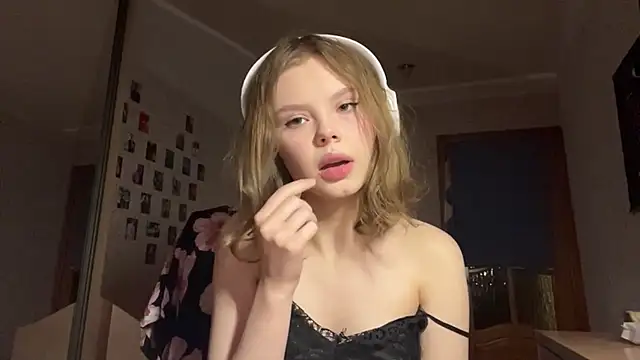 Vivienneyourdream webcam