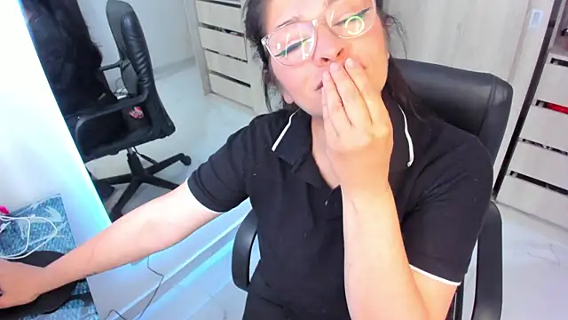 BellaFlaming webcam