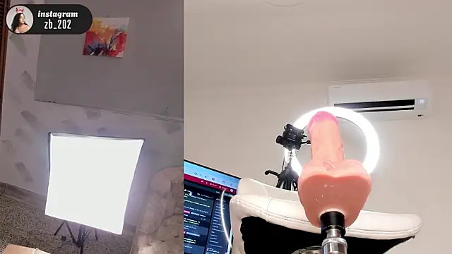 zoe_backer webcam