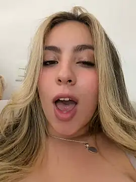 Cloee_Rainbow1 webcam