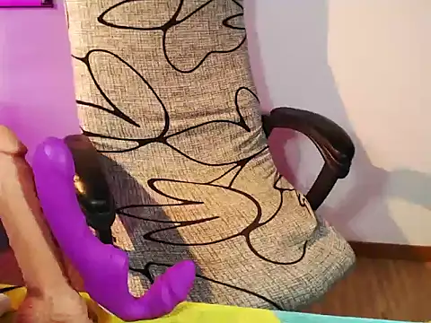 Hannah_Kiim webcam