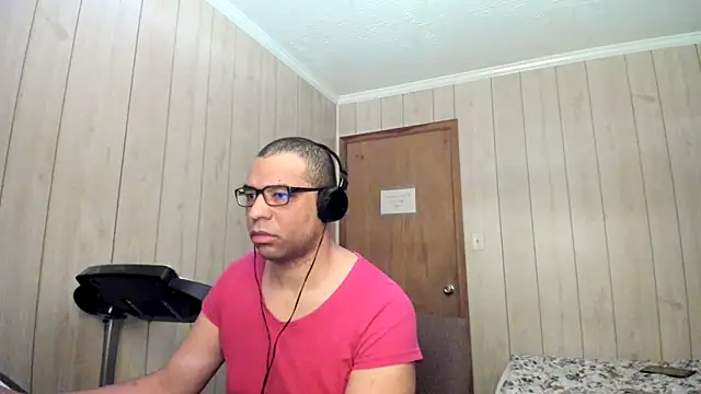 NaturalBeautyQueen webcam
