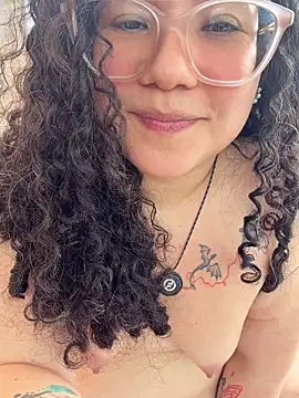 CurlyMilf_Vannexxxa webcam