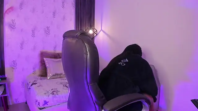 Bella_Raven webcam