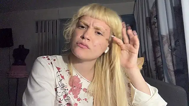 FreedaDeloach webcam