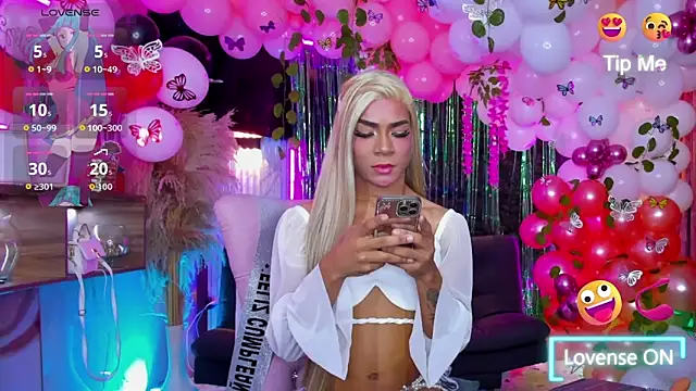 queens_wonders_blonders - Queens_Wonders_Blonders's free webcam - UK Sex Cams