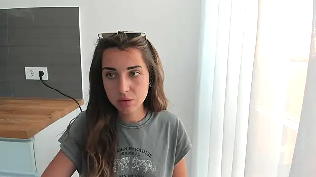 summmmersky1 live cam on StripChat