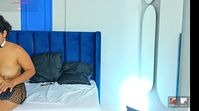 curvyandking_cr - CURVYANDKING_CR's free webcam - UK Sex Cams