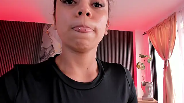CarolineFyre webcam