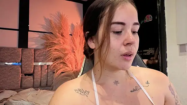AlliceLover live cam on StripChat