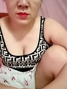 Romilk-12 live cam on StripChat