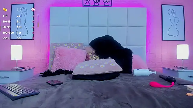charlotte_kisss live cam on StripChat