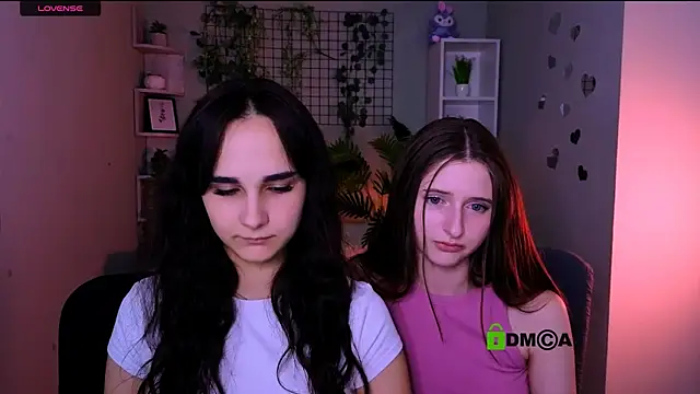 nekky_mouse live cam on StripChat