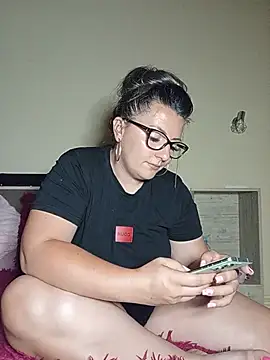 Sweetredvelvet live cam on StripChat